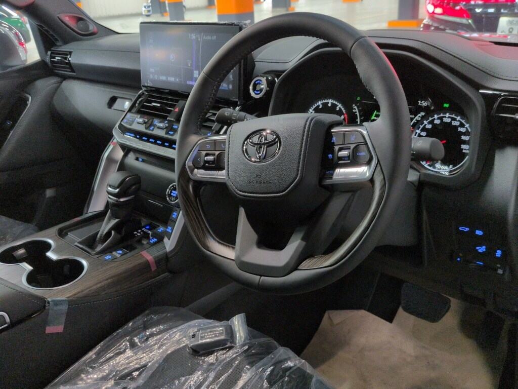 2024 TOYOTA LAND CRUISER ZX photo 5