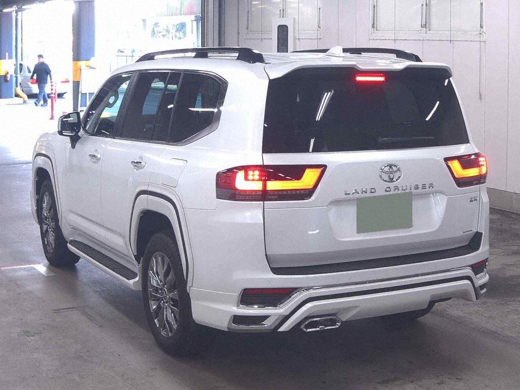 2026 TOYOTA LAND CRUISER ZX photo 4
