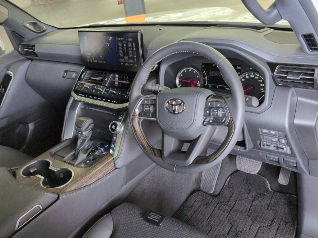 2024 TOYOTA LAND CRUISER ZX photo 3