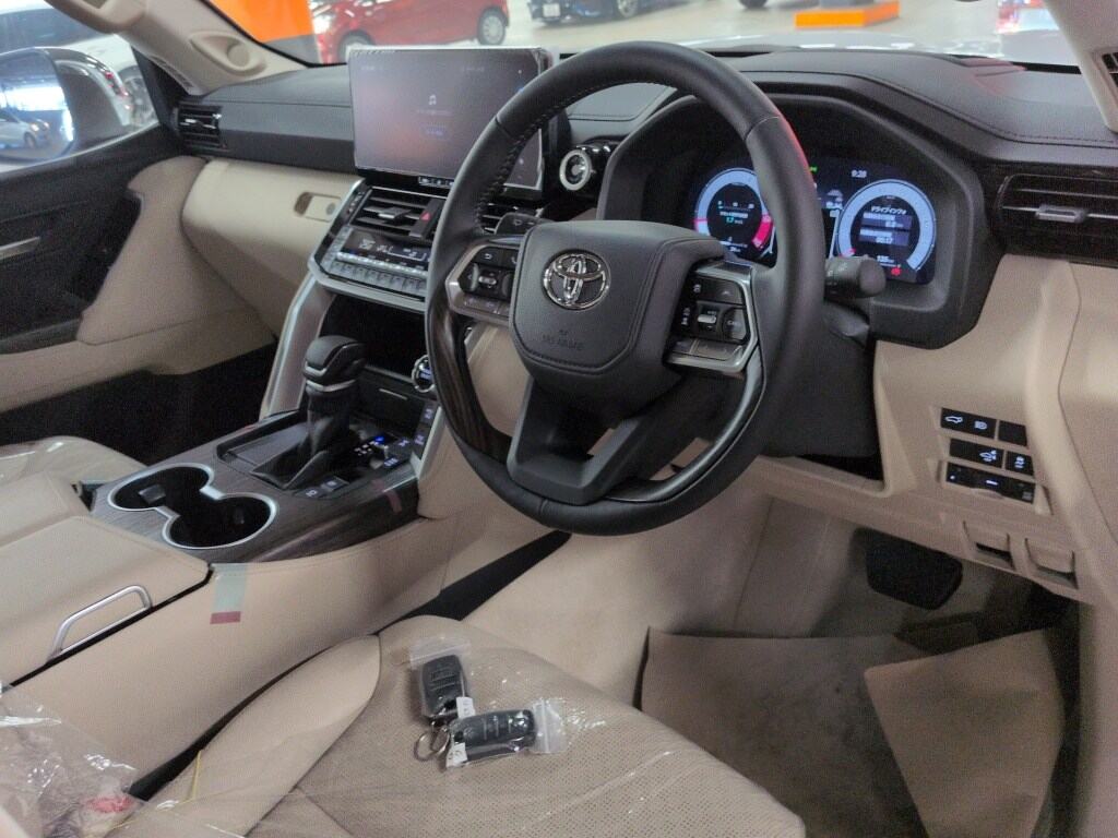 2025 TOYOTA LAND CRUISER ZX photo 3