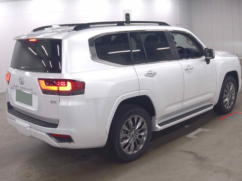 2025 TOYOTA LAND CRUISER ZX photo 5