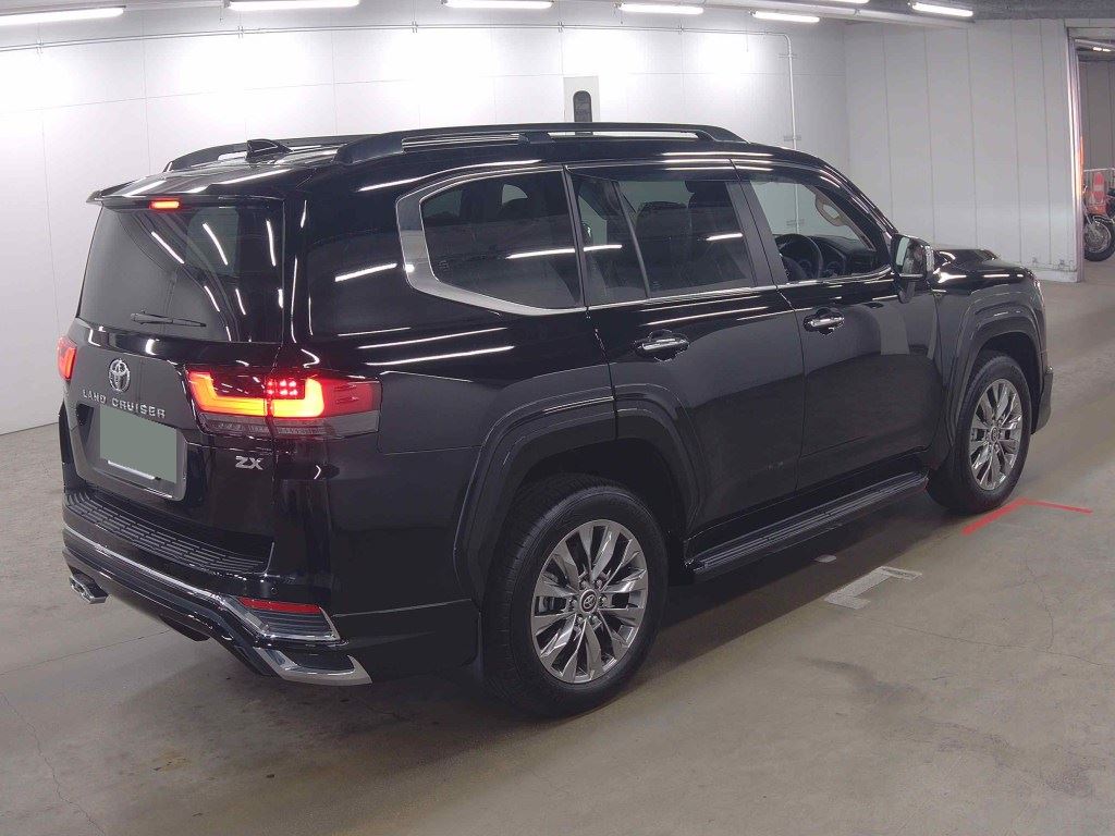 2025 TOYOTA LAND CRUISER ZX photo 5