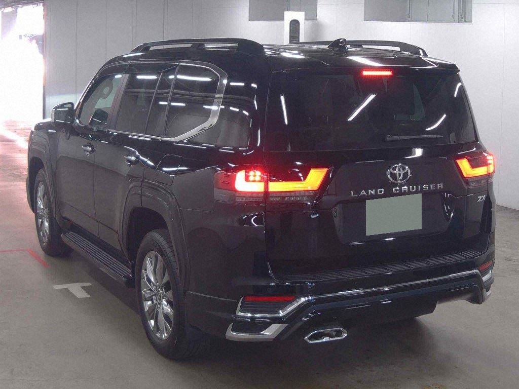 2025 TOYOTA LAND CRUISER ZX photo 2