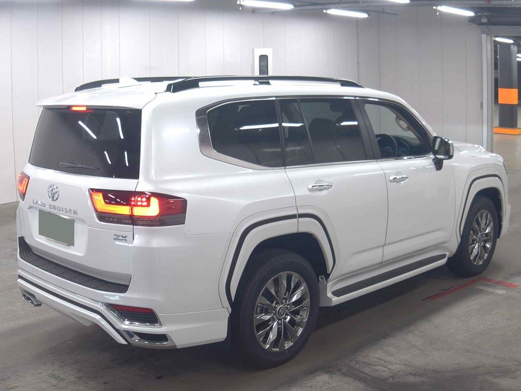 2025 TOYOTA LAND CRUISER ZX photo 5