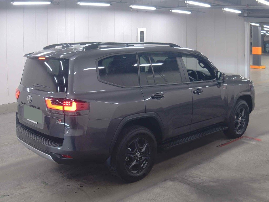 2025 TOYOTA LAND CRUISER GR SPORT photo 5