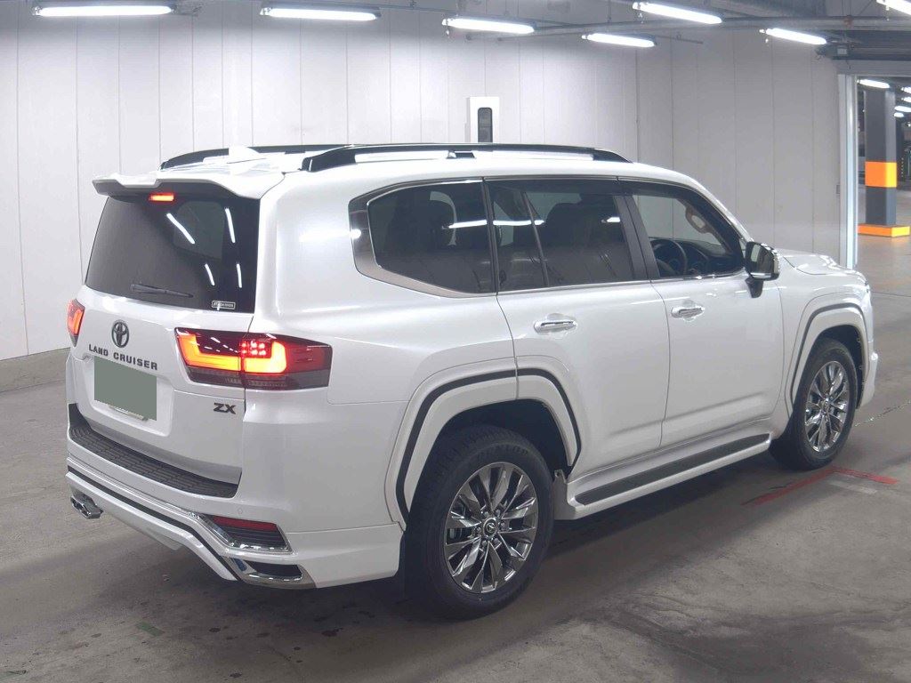 2025 TOYOTA LAND CRUISER ZX photo 5