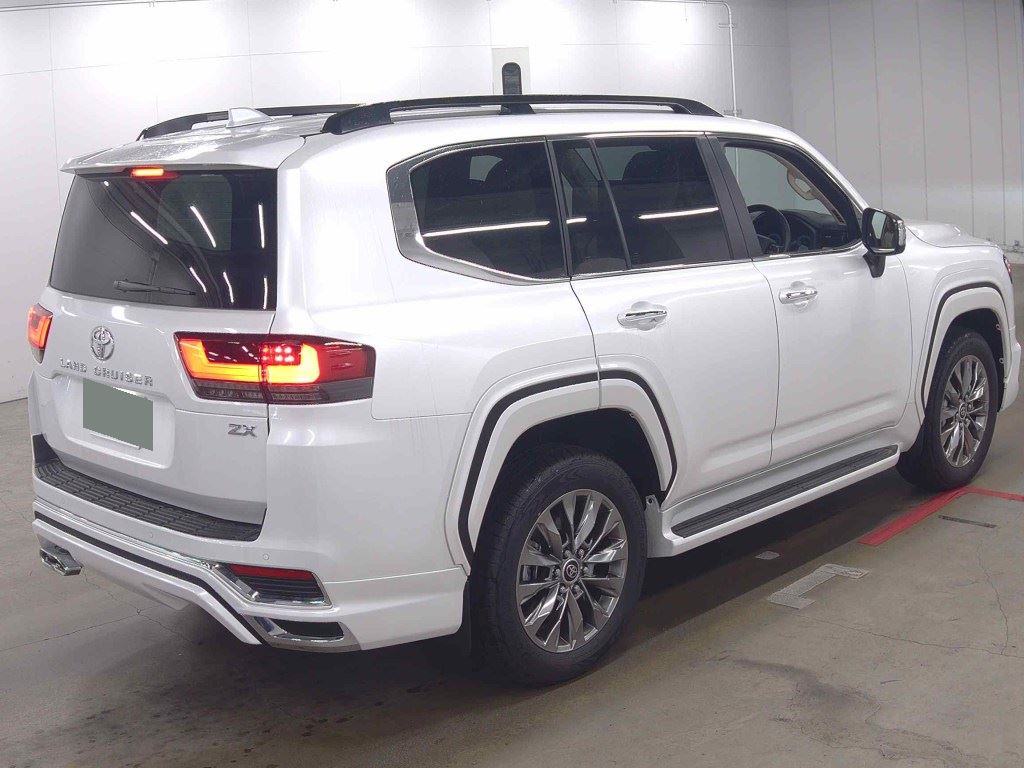 2025 TOYOTA LAND CRUISER ZX photo 5