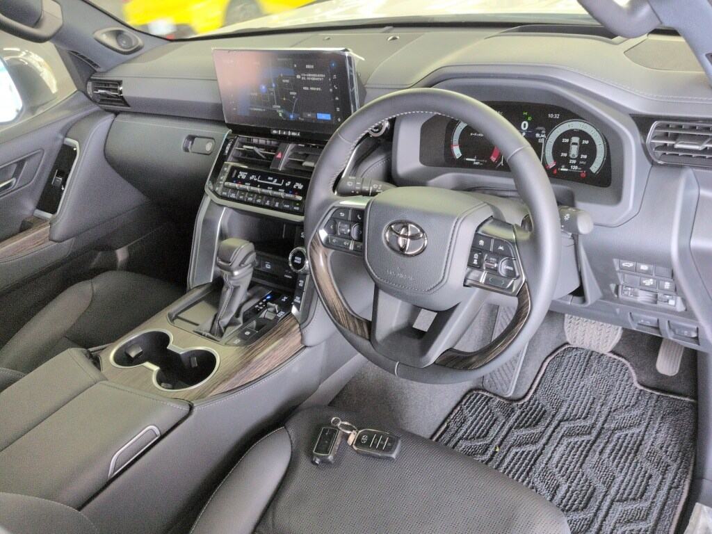 2025 TOYOTA LAND CRUISER ZX photo 3