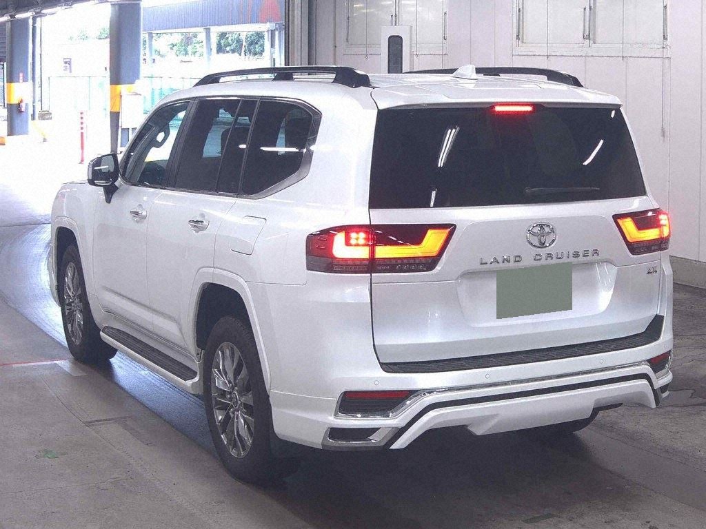 2025 TOYOTA LAND CRUISER ZX photo 2