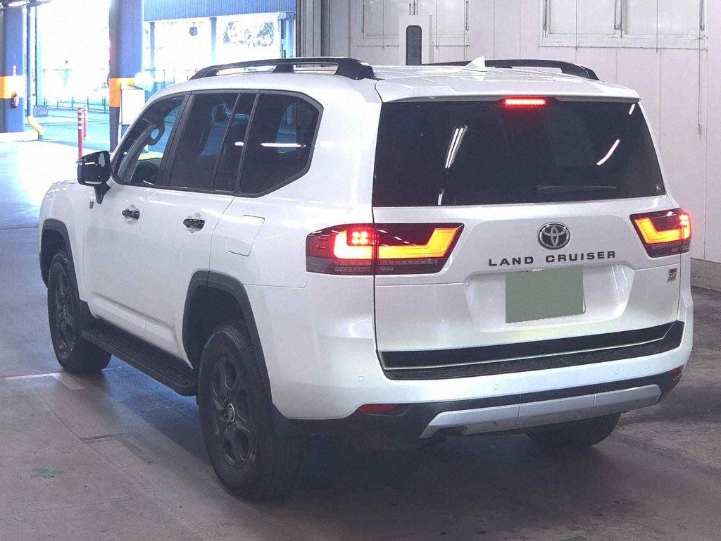 2024 TOYOTA LAND CRUISER GR SPORT photo 2