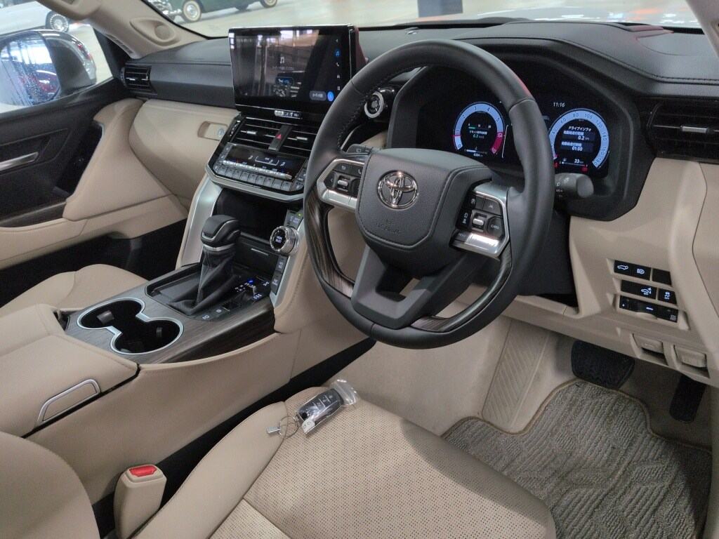 2025 TOYOTA LAND CRUISER ZX photo 5