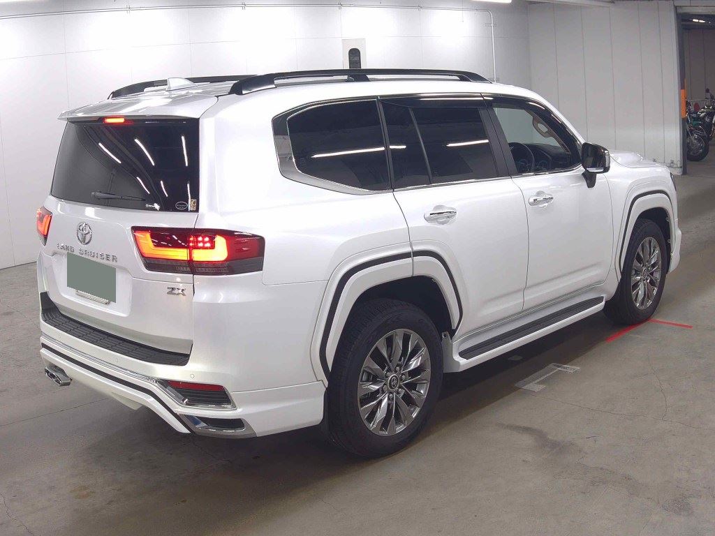 2025 TOYOTA LAND CRUISER ZX photo 5