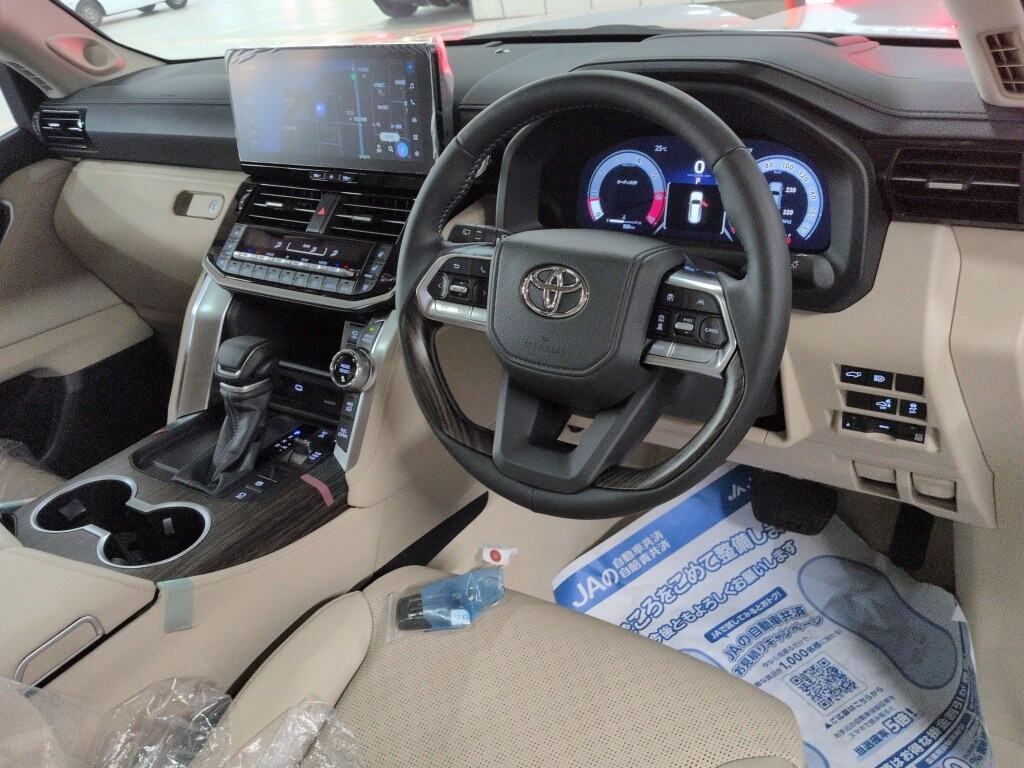 2025 TOYOTA LAND CRUISER ZX photo 3