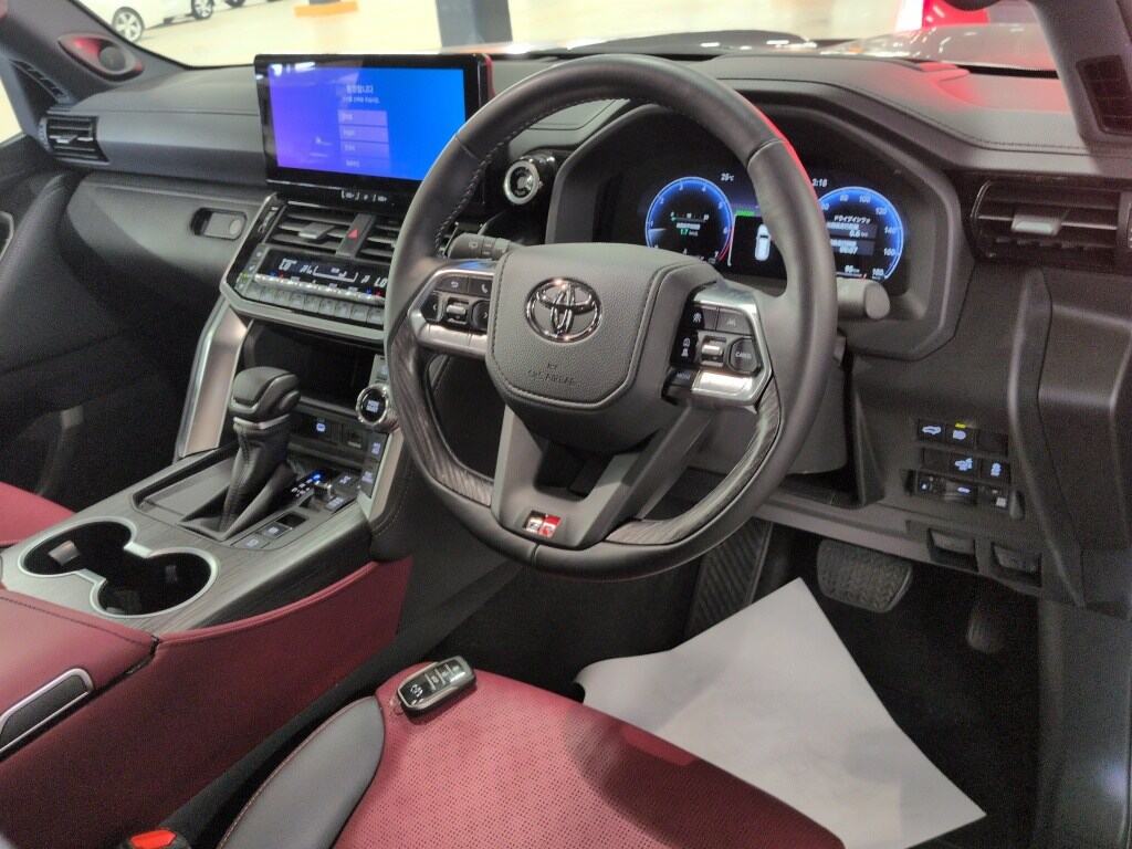 2025 TOYOTA LAND CRUISER GR SPORT photo 3