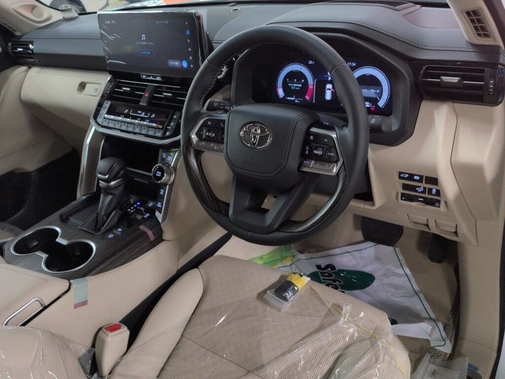 2025 TOYOTA LAND CRUISER ZX photo 3