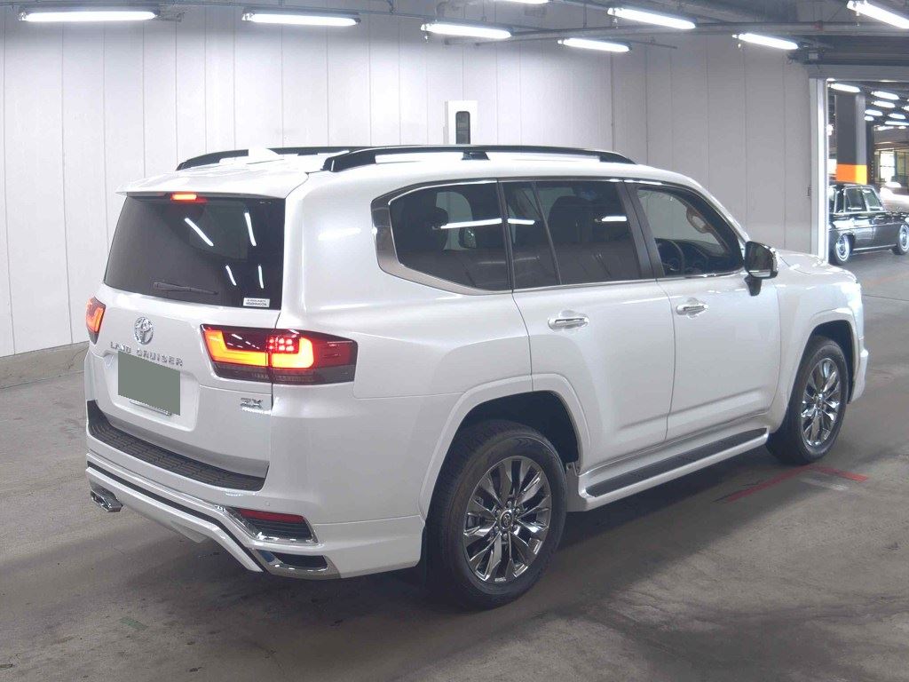 2025 TOYOTA LAND CRUISER ZX photo 5