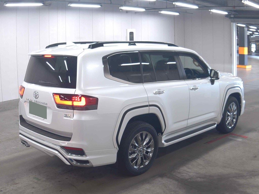 2025 TOYOTA LAND CRUISER ZX photo 5