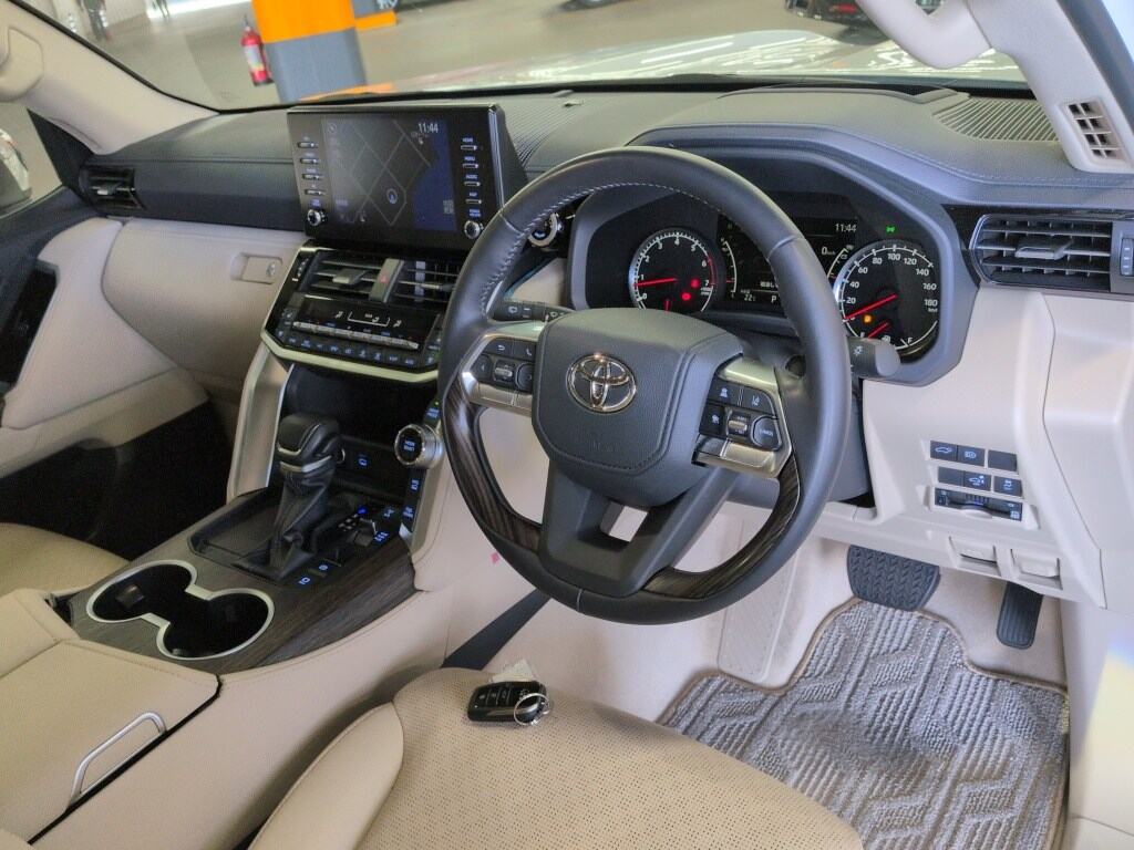 2024 TOYOTA LAND CRUISER ZX photo 3
