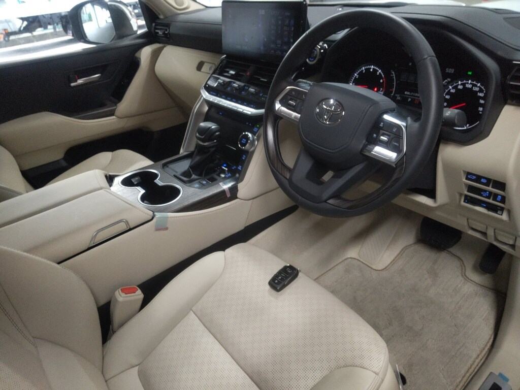2024 TOYOTA LAND CRUISER ZX photo 3