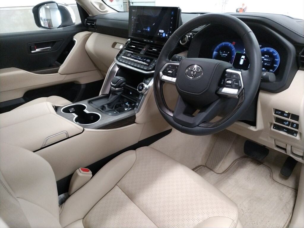 2025 TOYOTA LAND CRUISER ZX photo 3