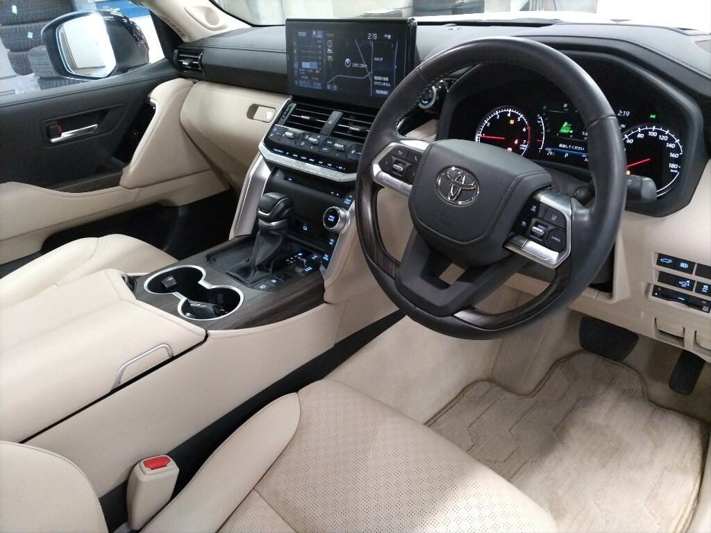 2024 TOYOTA LAND CRUISER ZX photo 3