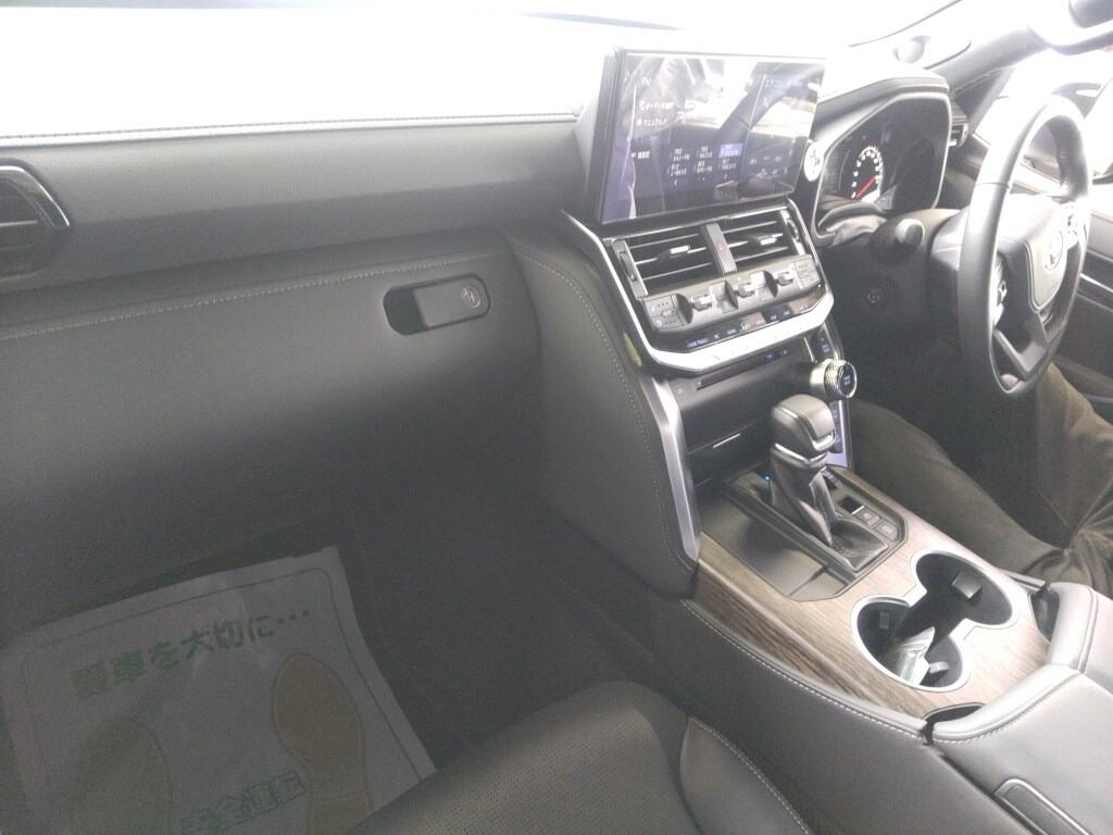 2024 TOYOTA LAND CRUISER ZX photo 3