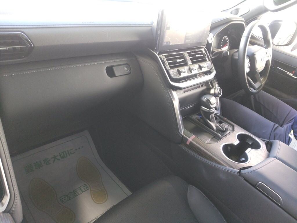 2024 TOYOTA LAND CRUISER ZX photo 5