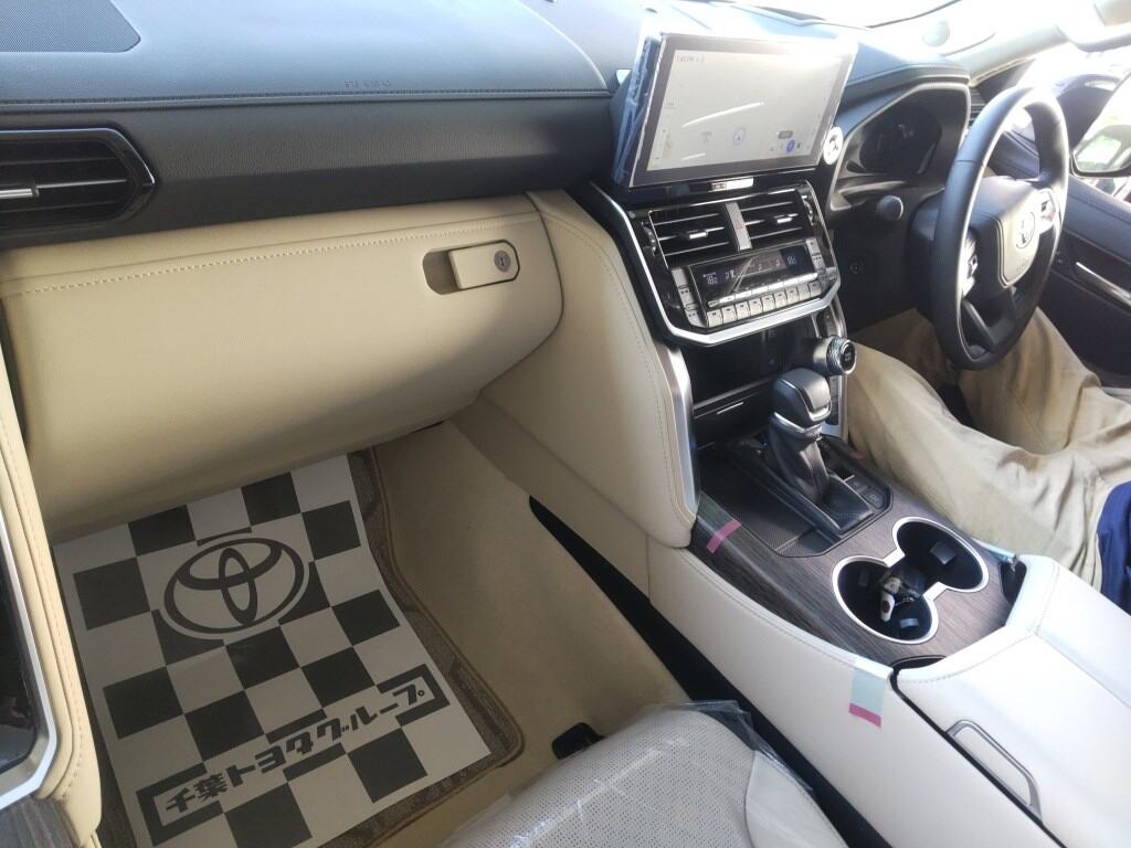 2026 TOYOTA LAND CRUISER ZX photo 3