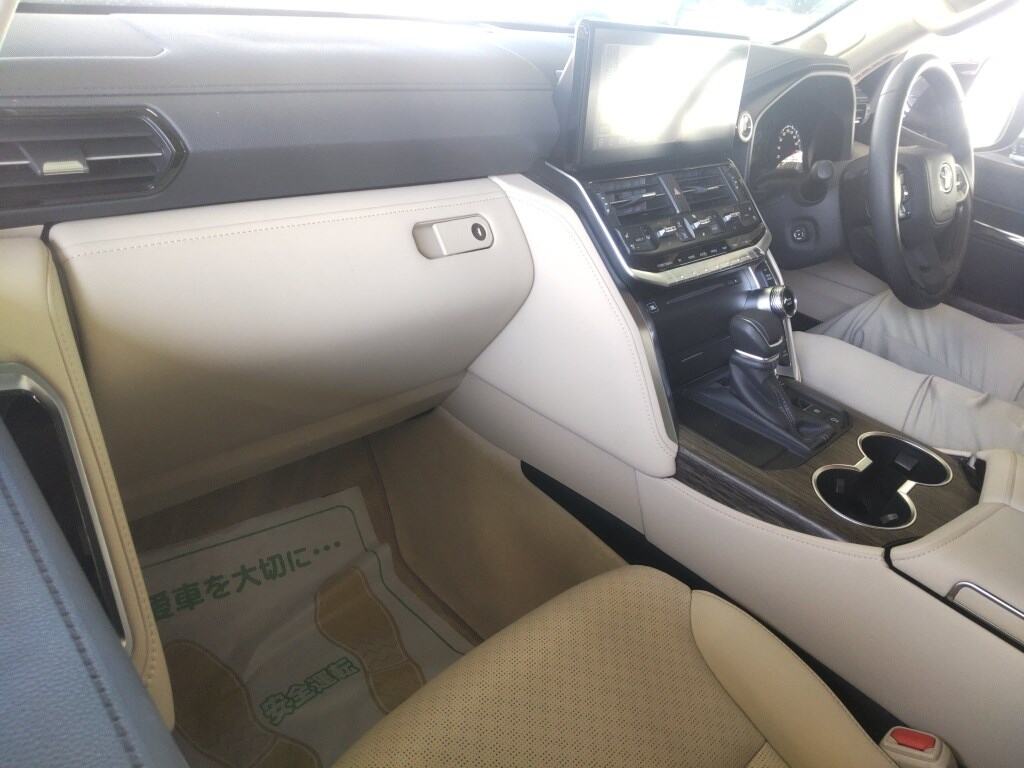 2023 TOYOTA LAND CRUISER ZX photo 3