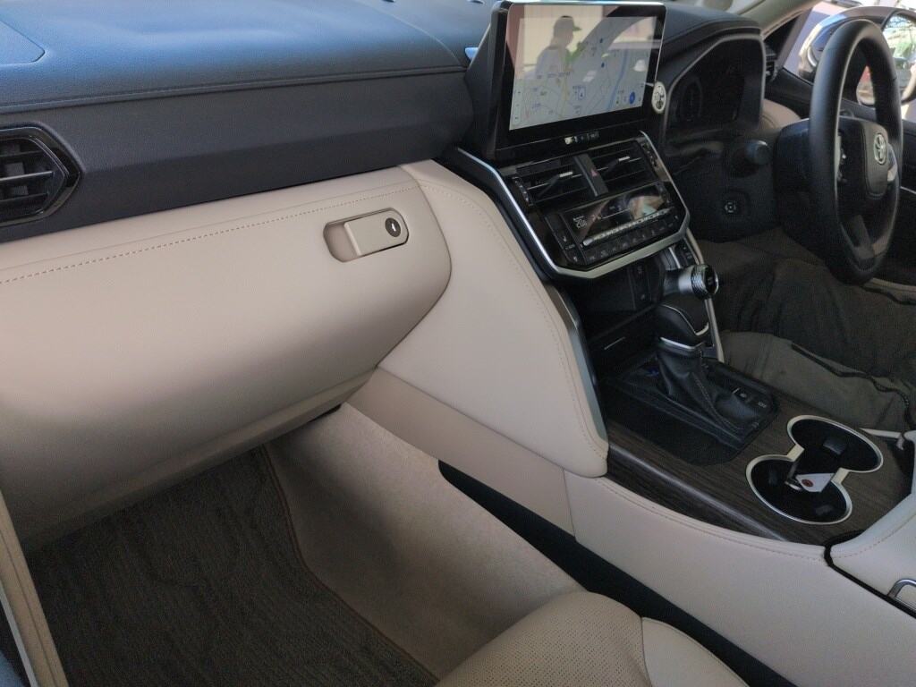 2025 TOYOTA LAND CRUISER ZX photo 3