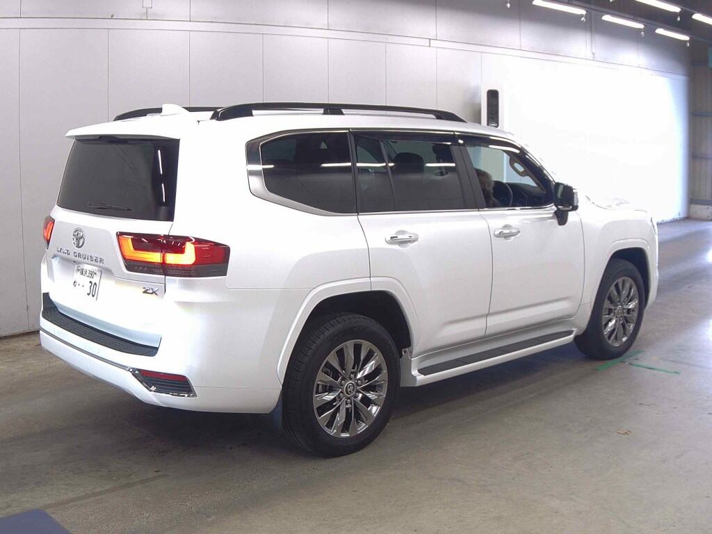 2025 TOYOTA LAND CRUISER ZX photo 5