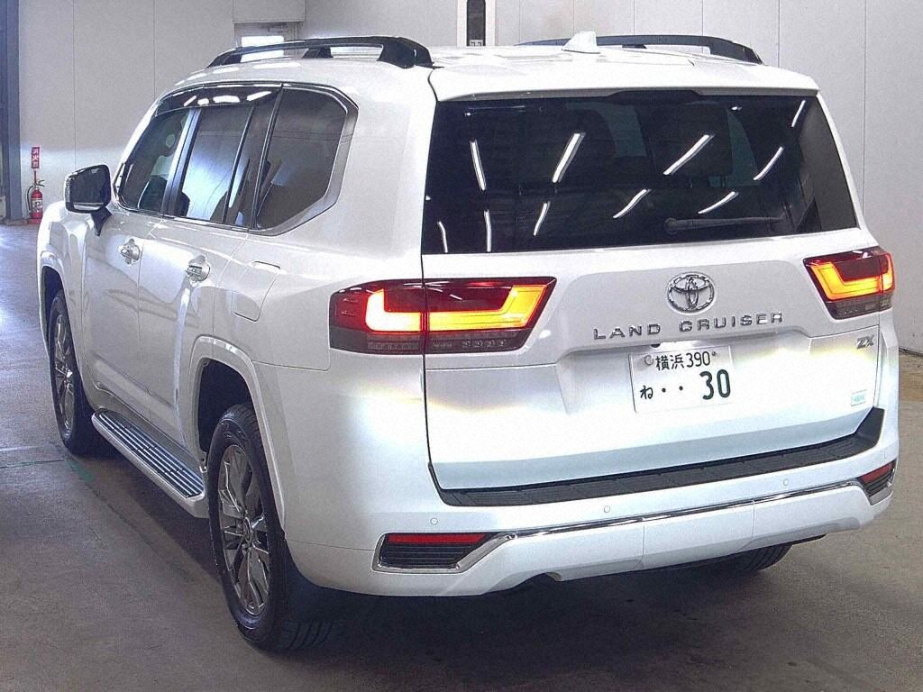 2025 TOYOTA LAND CRUISER ZX photo 2