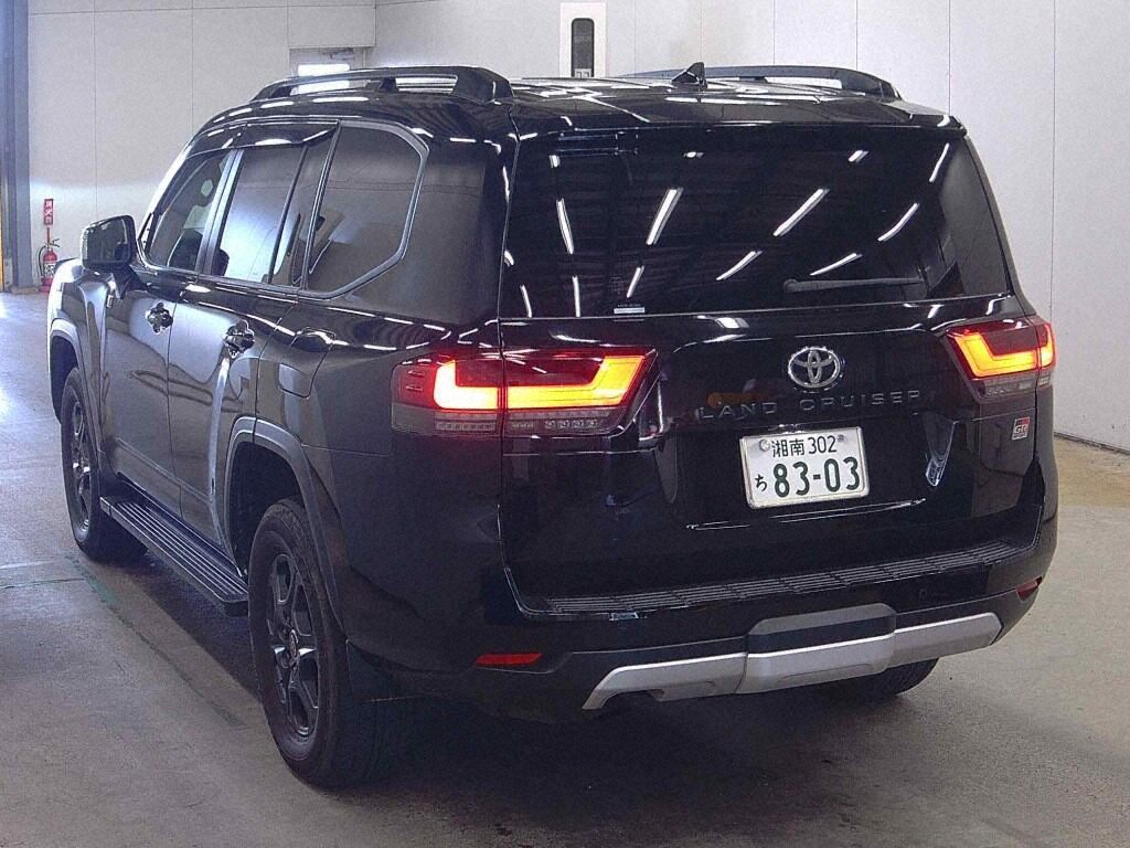 2023 TOYOTA LAND CRUISER GR SPORT photo 2