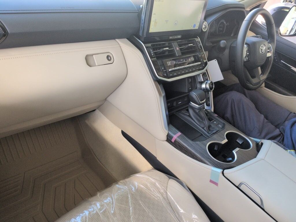 2025 TOYOTA LAND CRUISER ZX photo 3