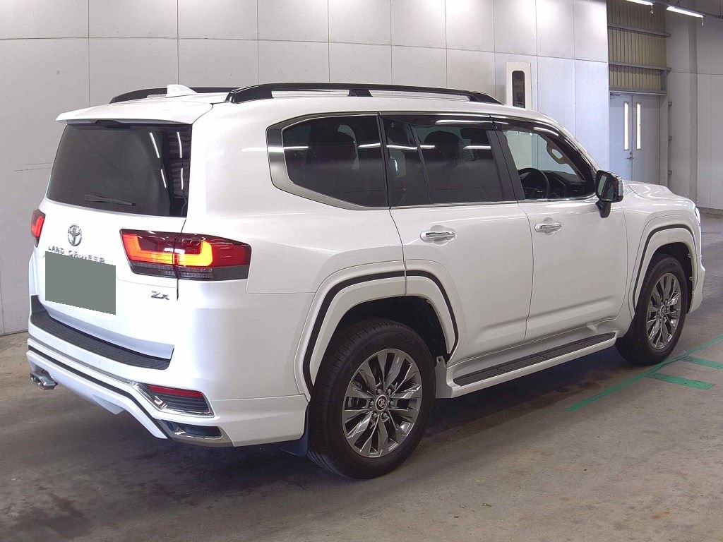 2025 TOYOTA LAND CRUISER ZX photo 5
