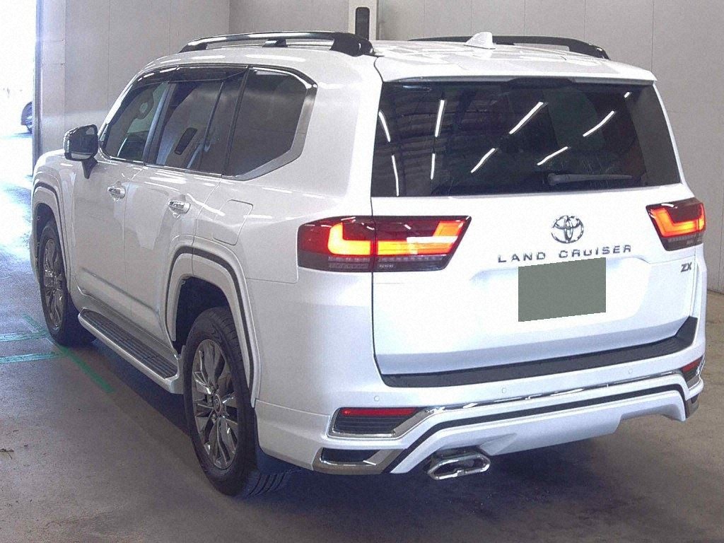 2025 TOYOTA LAND CRUISER ZX photo 2
