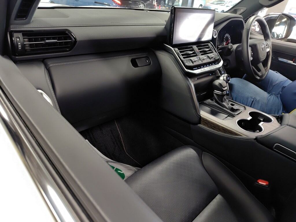 2024 TOYOTA LAND CRUISER ZX photo 3