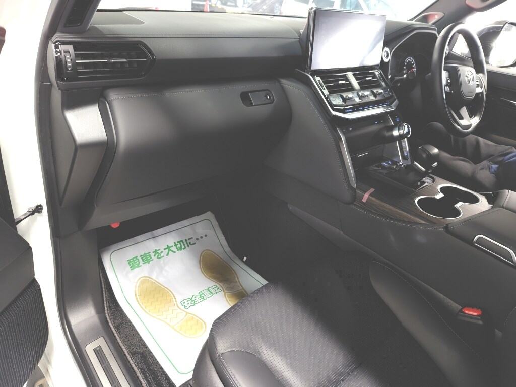 2024 TOYOTA LAND CRUISER ZX photo 3