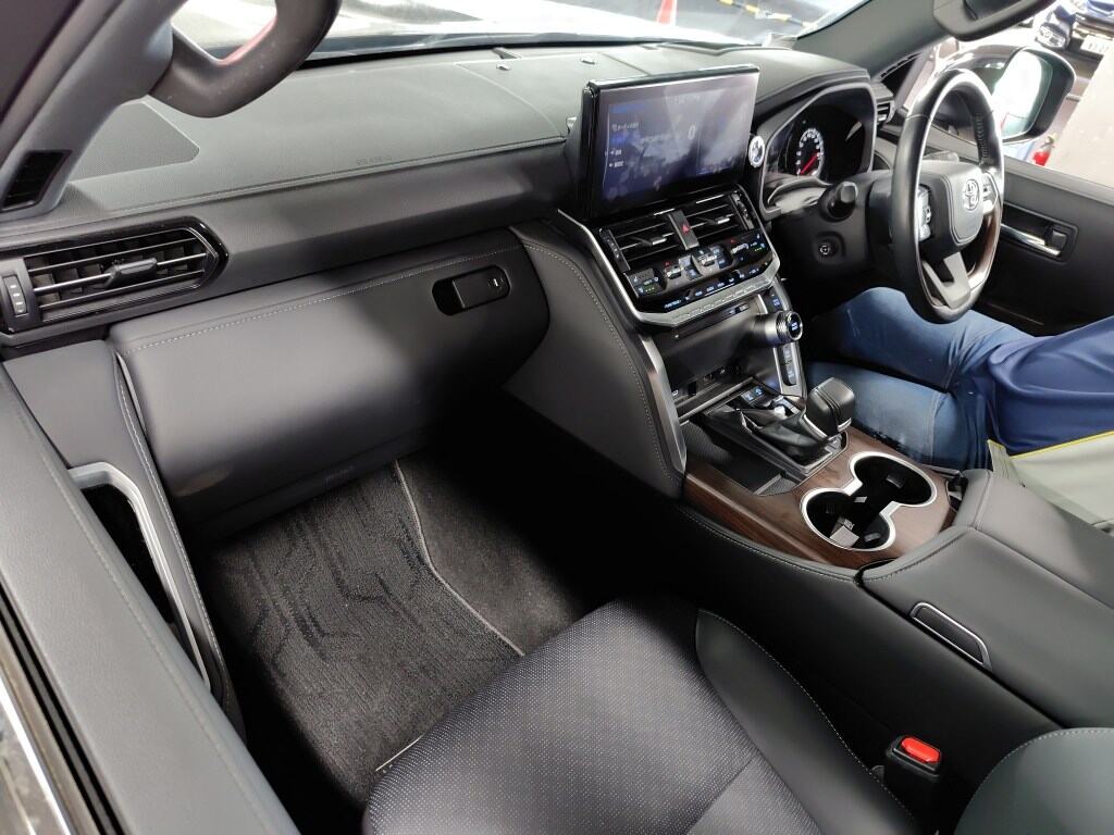 2023 TOYOTA LAND CRUISER VX photo 3