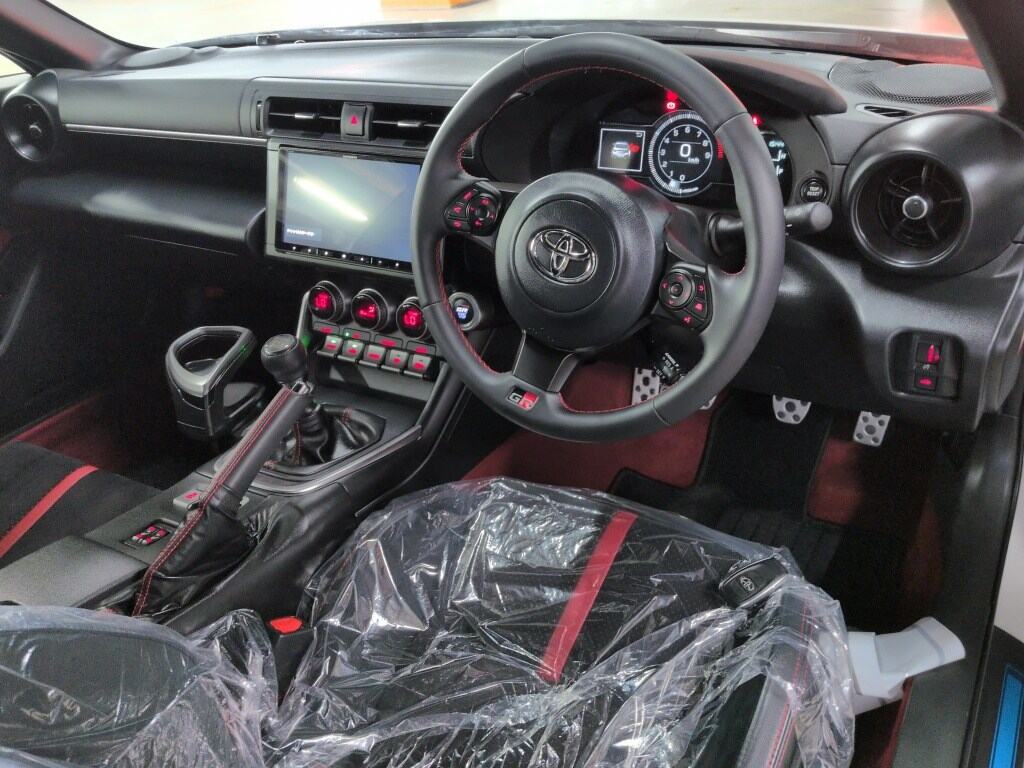 2025 TOYOTA GR86 RZ photo 3