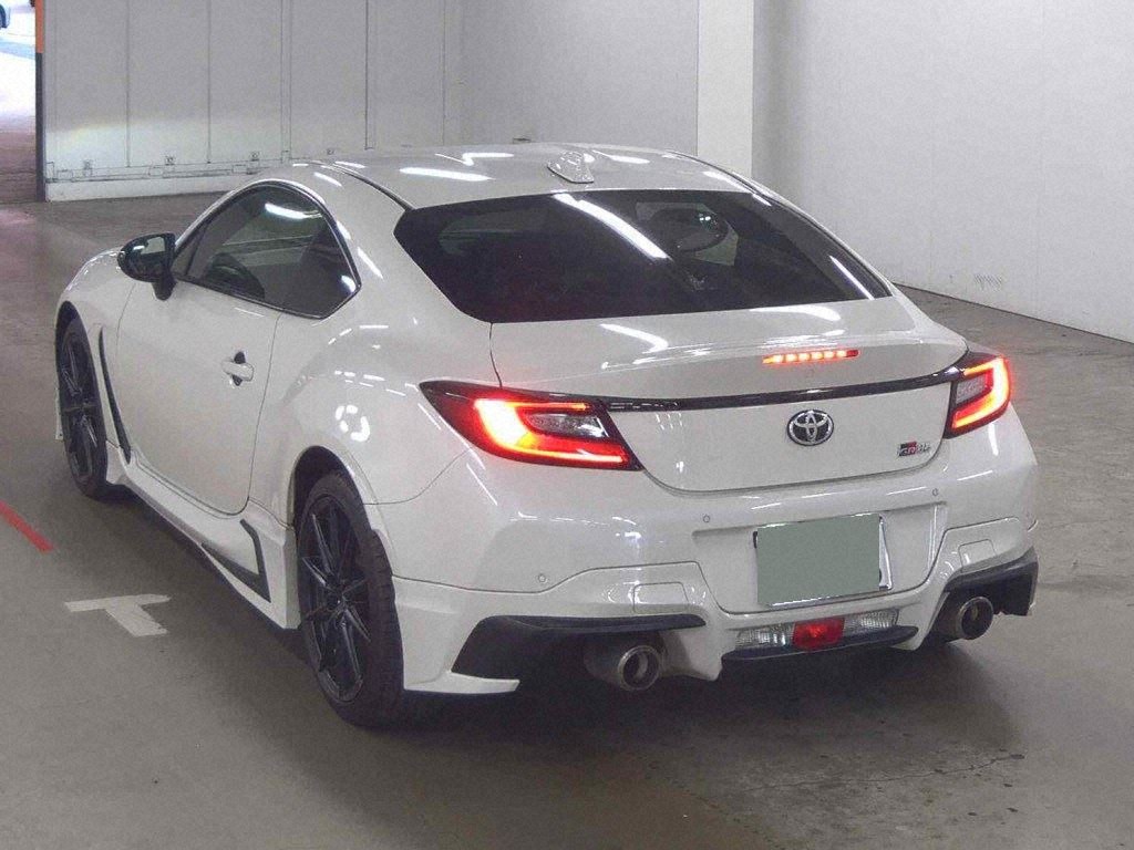 2025 TOYOTA GR86 RZ photo 2