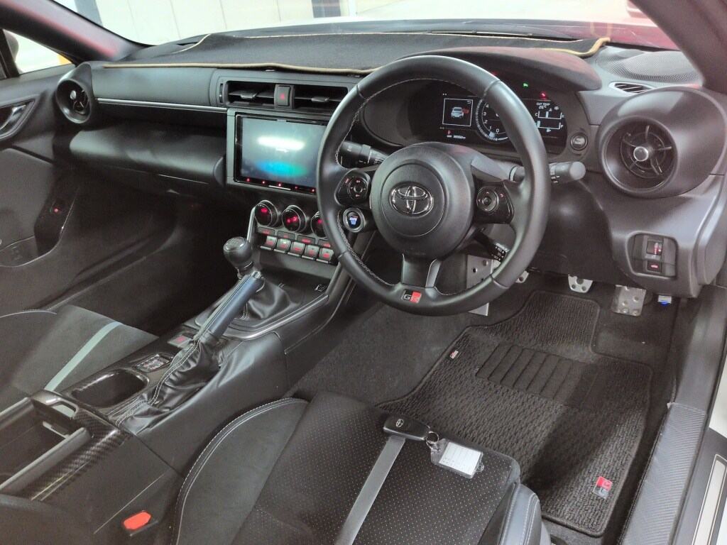2023 TOYOTA GR86 RZ photo 3
