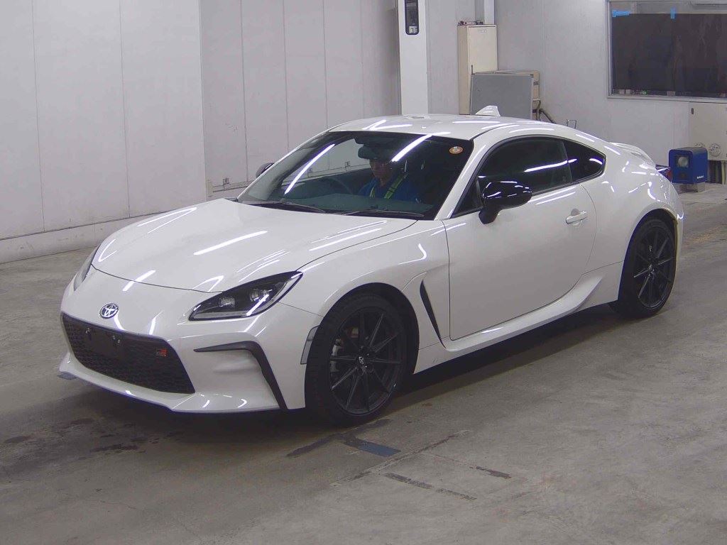2025 TOYOTA GR86 RZ photo 4