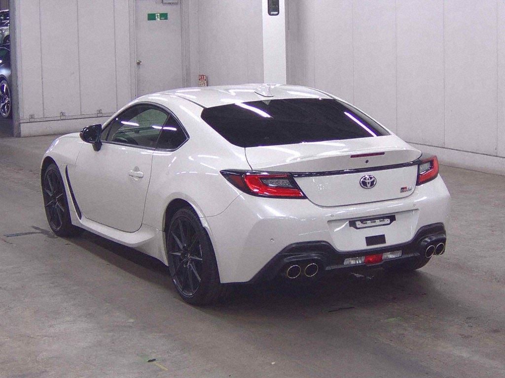 2025 TOYOTA GR86 RZ photo 2