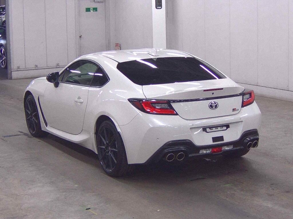 2025 TOYOTA GR86 RZ photo 4