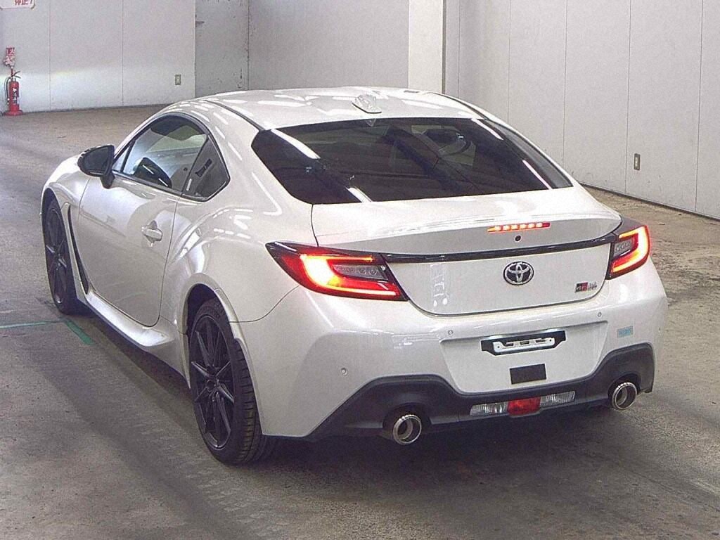 2025 TOYOTA GR86 RZ photo 2