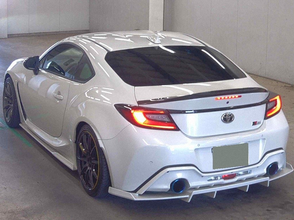 2024 TOYOTA GR86 RZ photo 2
