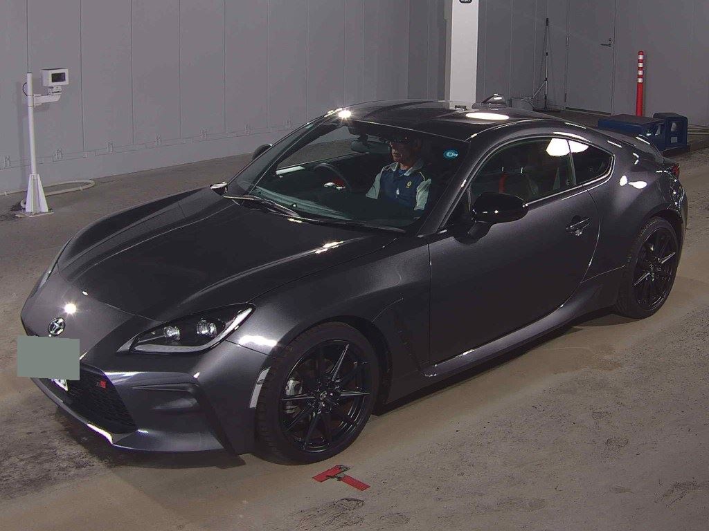 2025 TOYOTA GR86 RZ photo 4