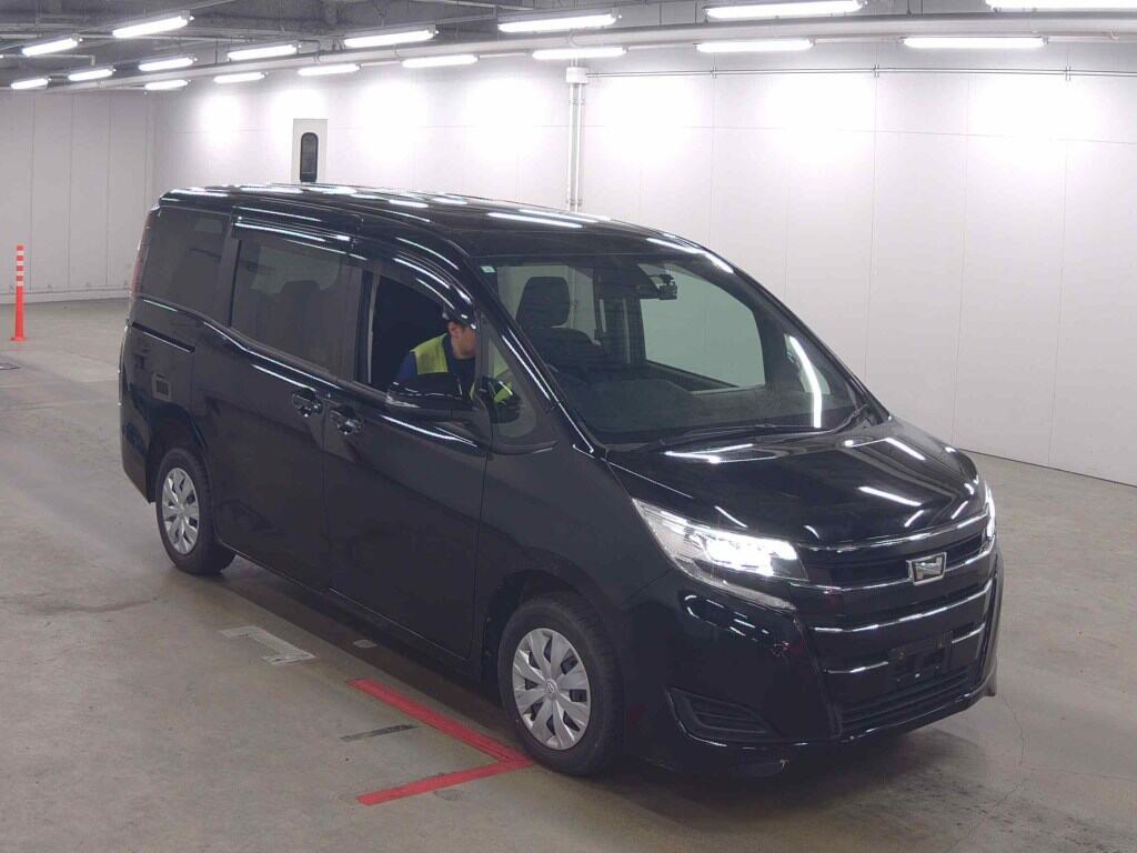 2021 TOYOTA NOAH X