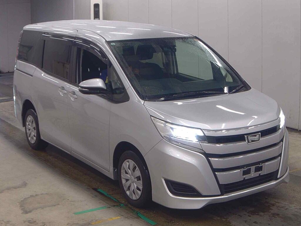 2021 TOYOTA NOAH X